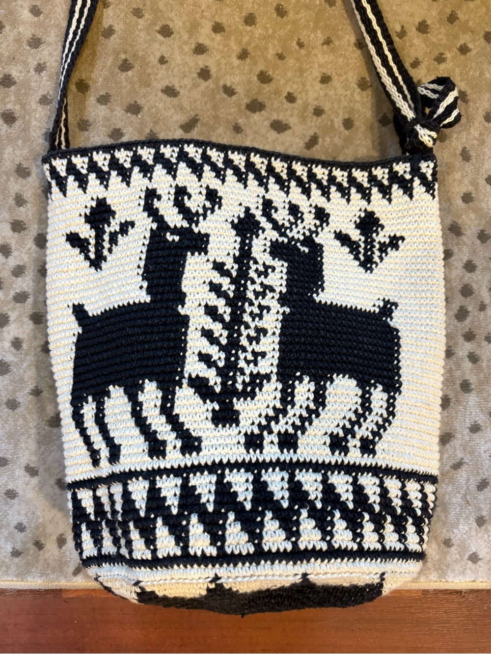 Wayuu Bucket Bag - Picture 2 of 11